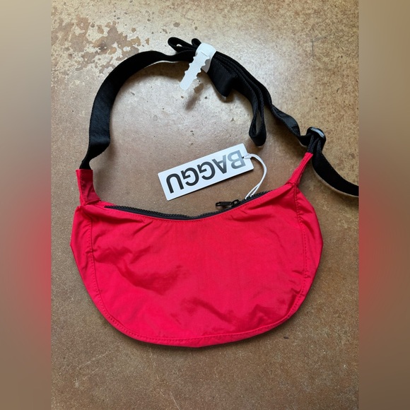 BAGGU Handbags - Baggu small nylon crescent in candle Apple red NWT crossbody